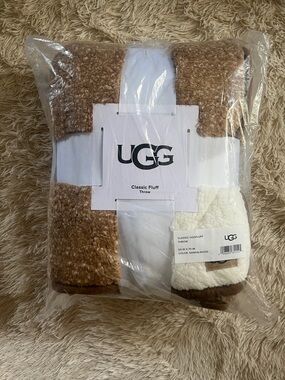 UGG Classic Fluff Throw - Sandalwood & Cream